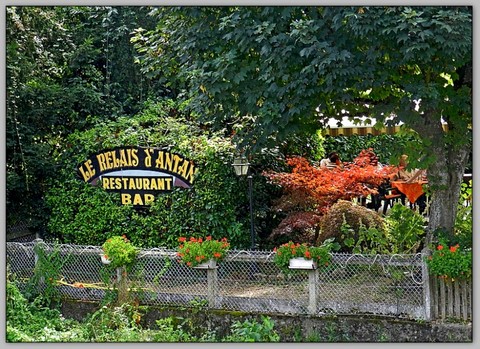 Lavardin Relais d'Antan côté jardin 
